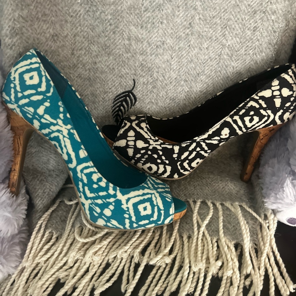 Christian Siriano Teal and Black Patterned Heels